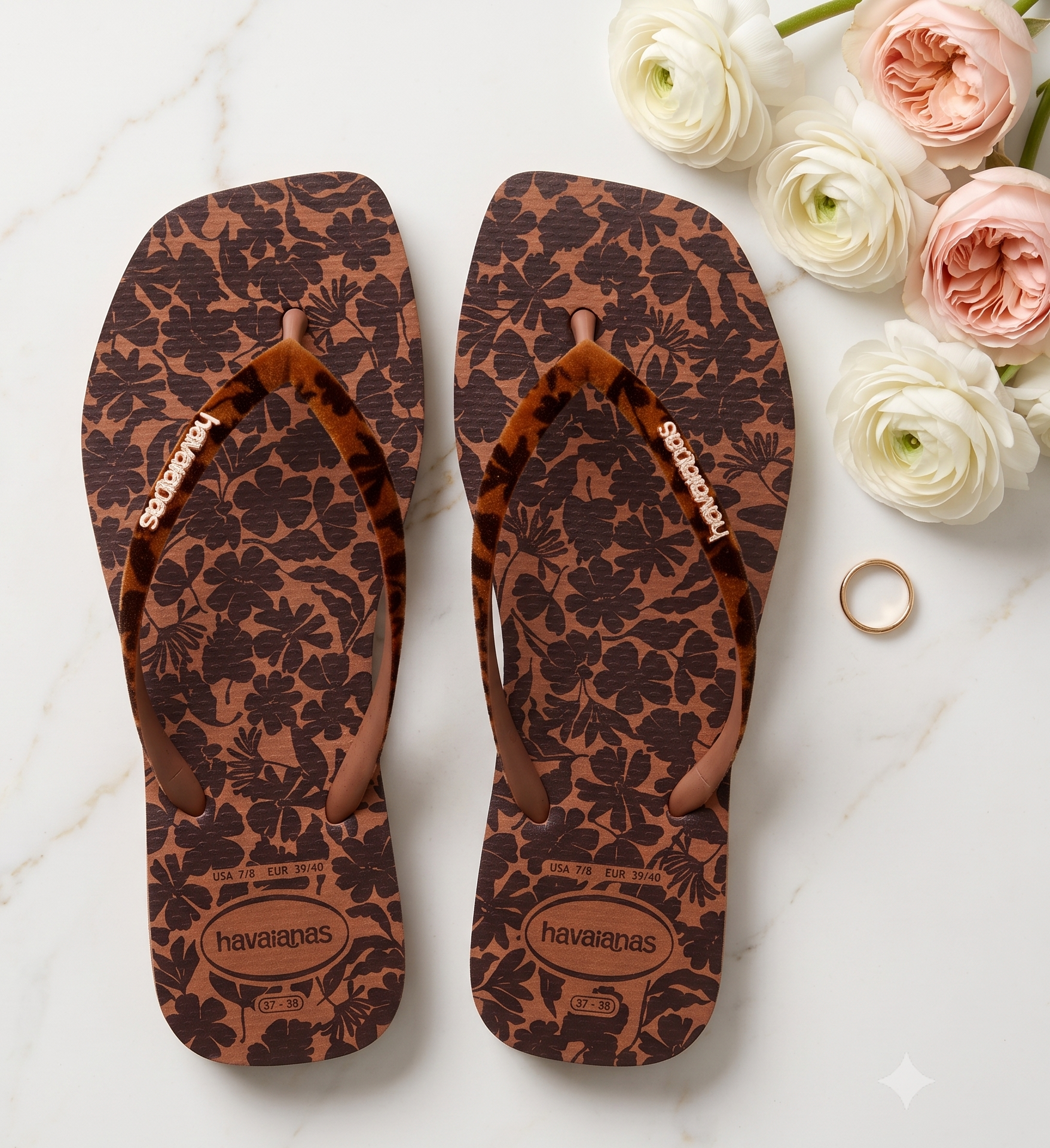 EXCLUSIVE! Havaianas Square Velvet Flora flip flops / sandals
