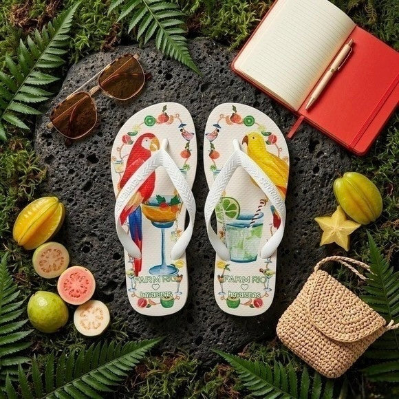 EXCLUSIVE! FARM RIO 'Social Birds' flip flops / sandals